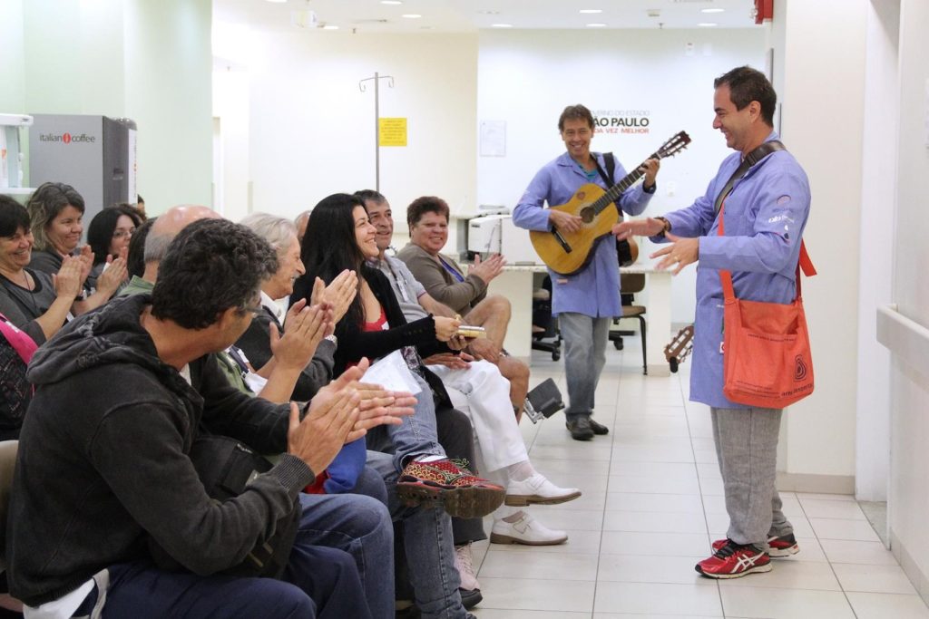 atendimento com arte em hospitais